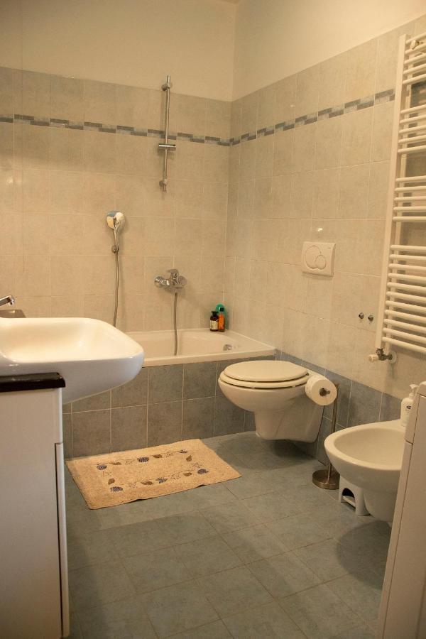 Un'Oasi Di Pace Apartment Agrate Brianza Bagian luar foto